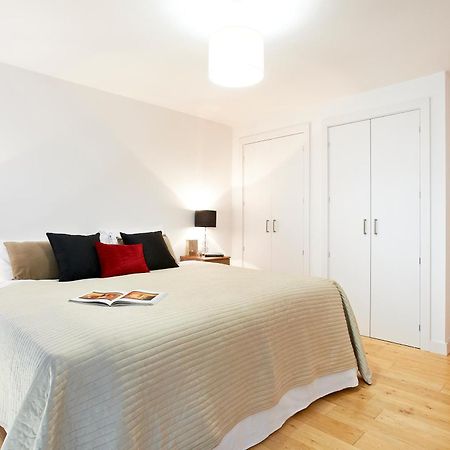 Watford Centre - Luxury Penthouse Apartment ภายนอก รูปภาพ