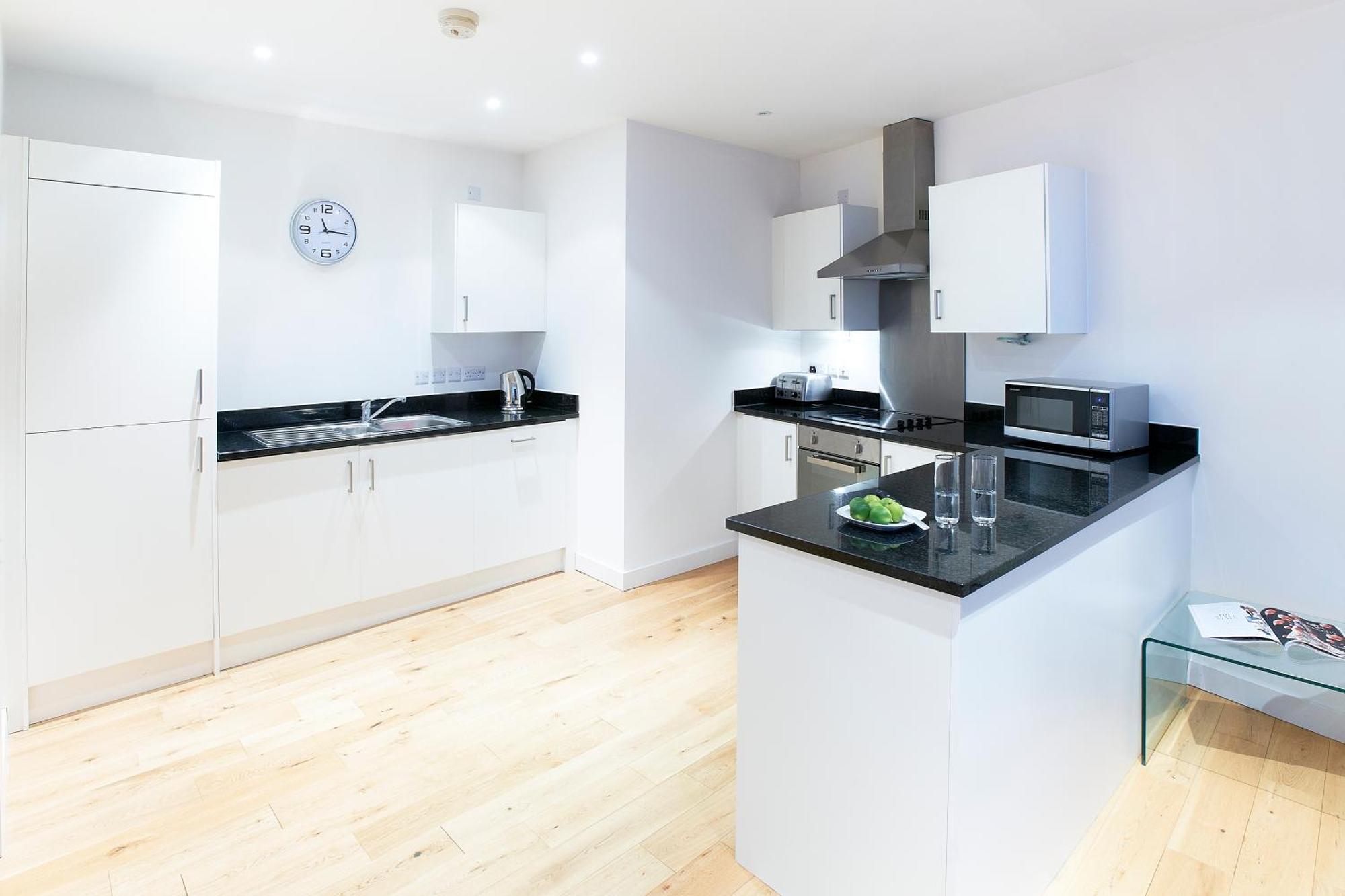 Watford Centre - Luxury Penthouse Apartment ภายนอก รูปภาพ