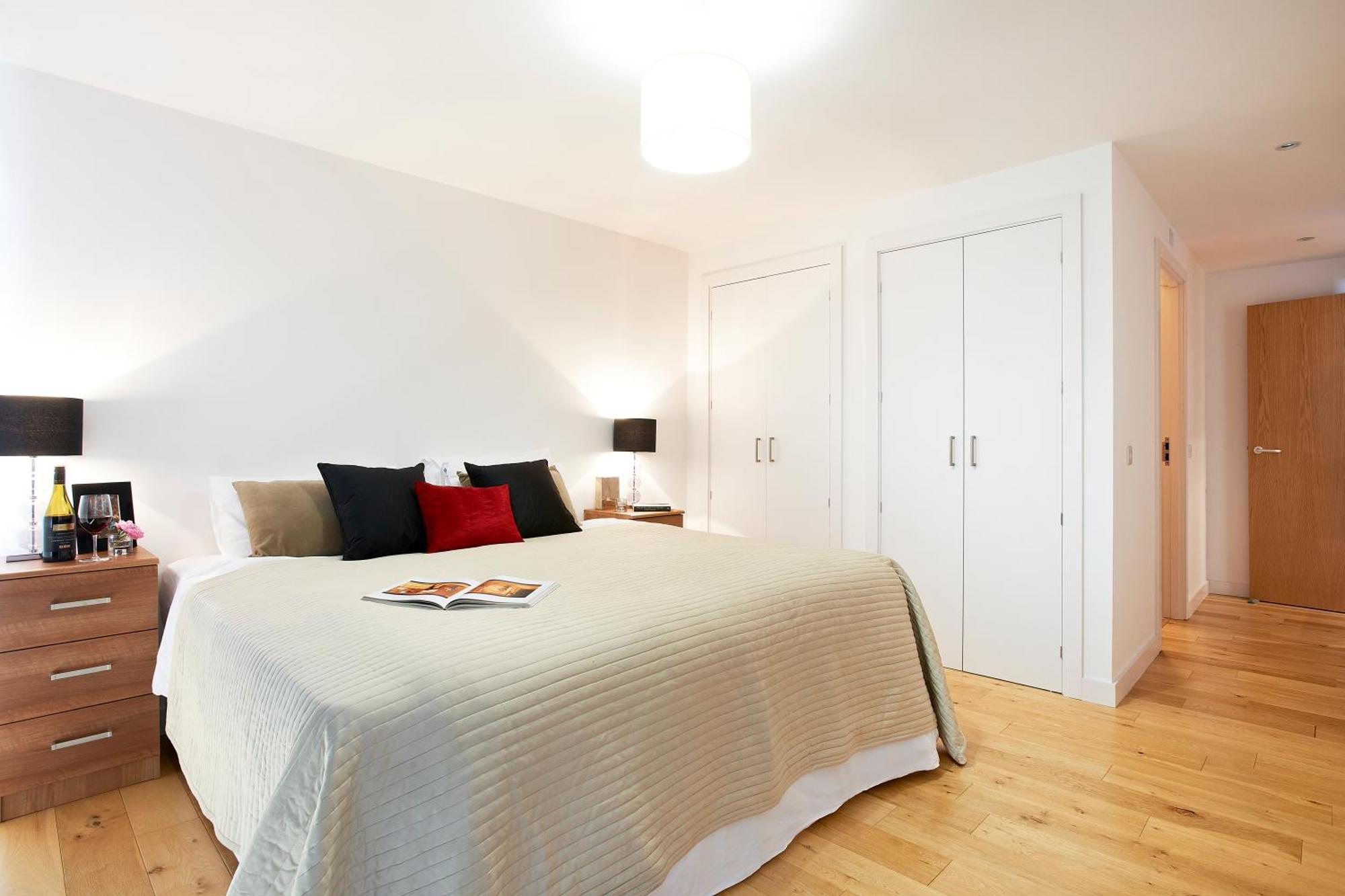 Watford Centre - Luxury Penthouse Apartment ภายนอก รูปภาพ