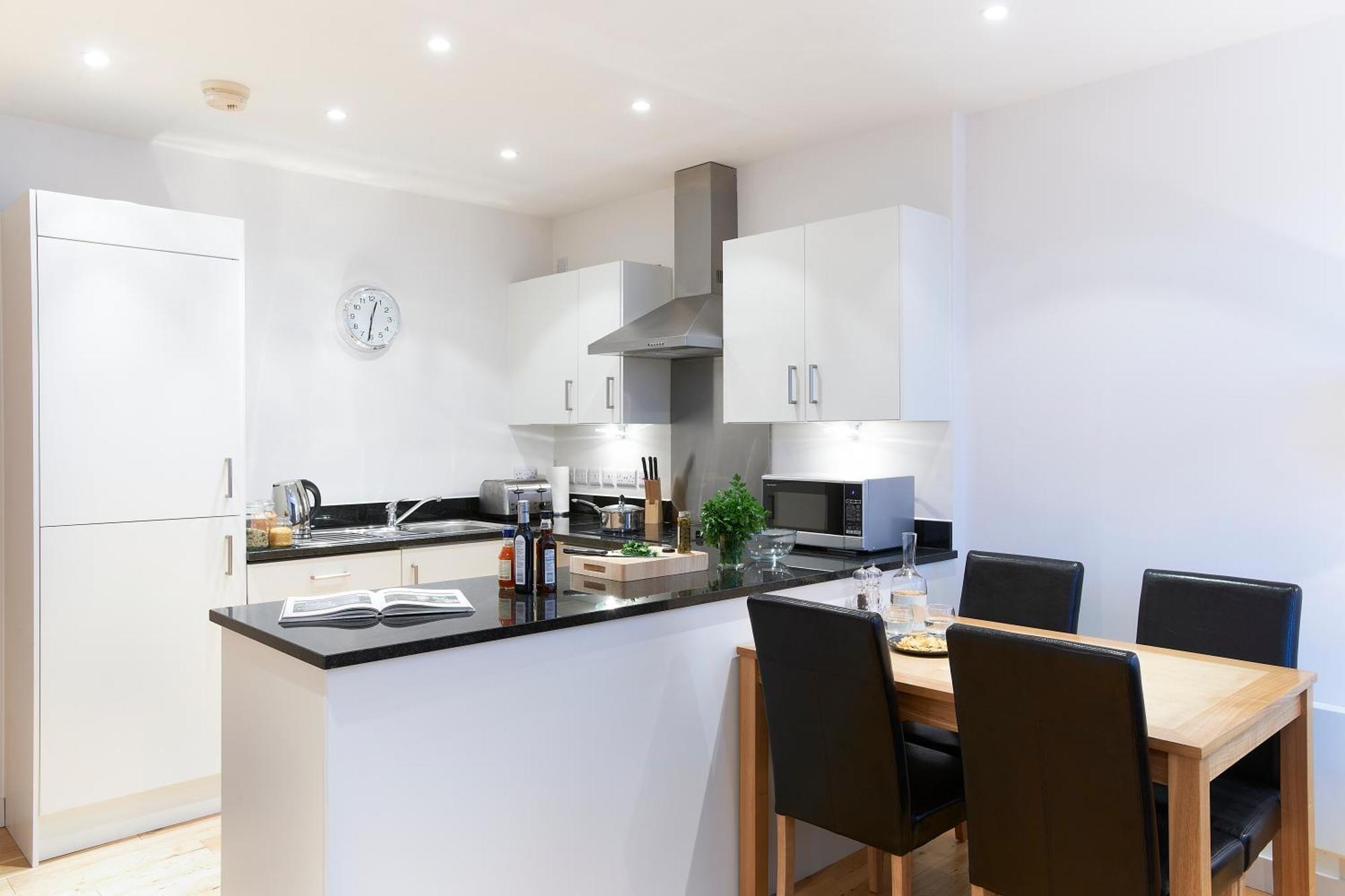 Watford Centre - Luxury Penthouse Apartment ภายนอก รูปภาพ