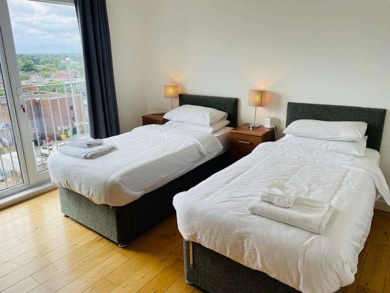 Watford Centre - Luxury Penthouse Apartment ภายนอก รูปภาพ