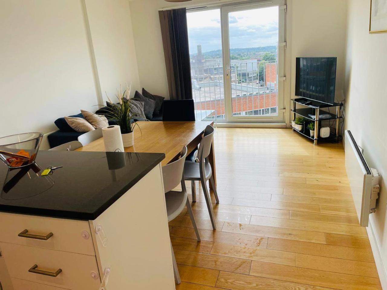 Watford Centre - Luxury Penthouse Apartment ภายนอก รูปภาพ