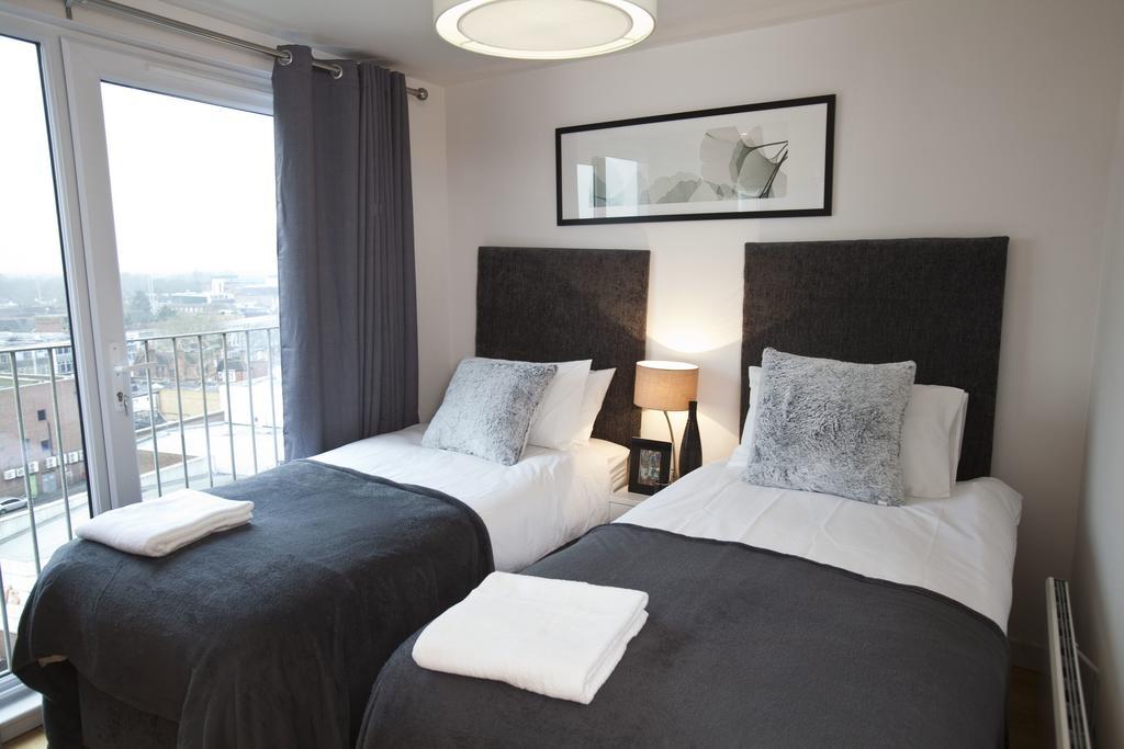 Watford Centre - Luxury Penthouse Apartment ภายนอก รูปภาพ